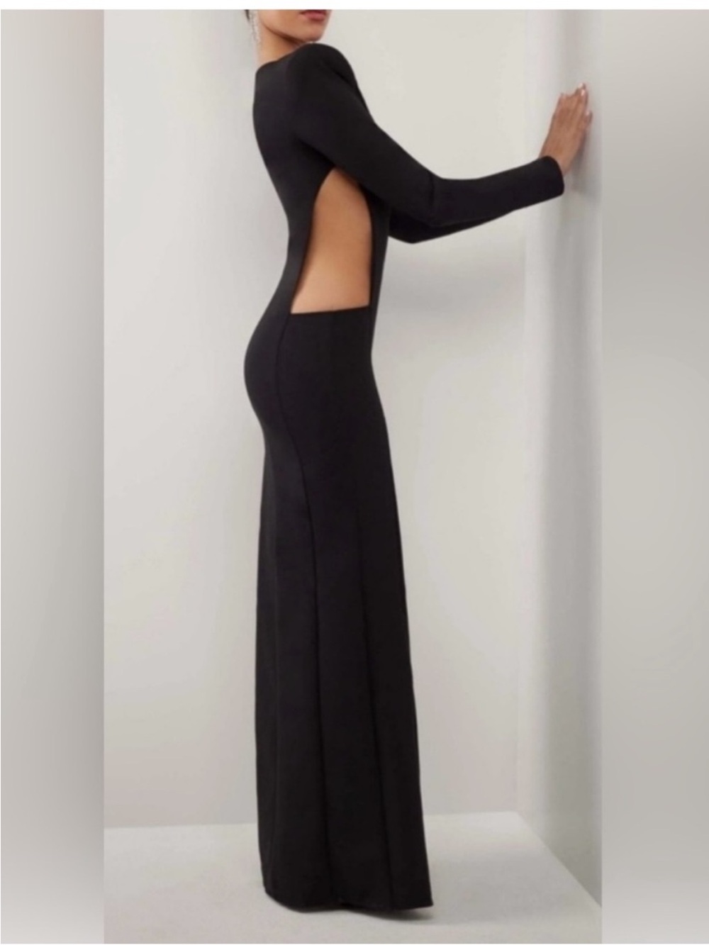 Heiress Beverly Hills
Black Cutout Maxi Dress Medium - Picture 2 of 14